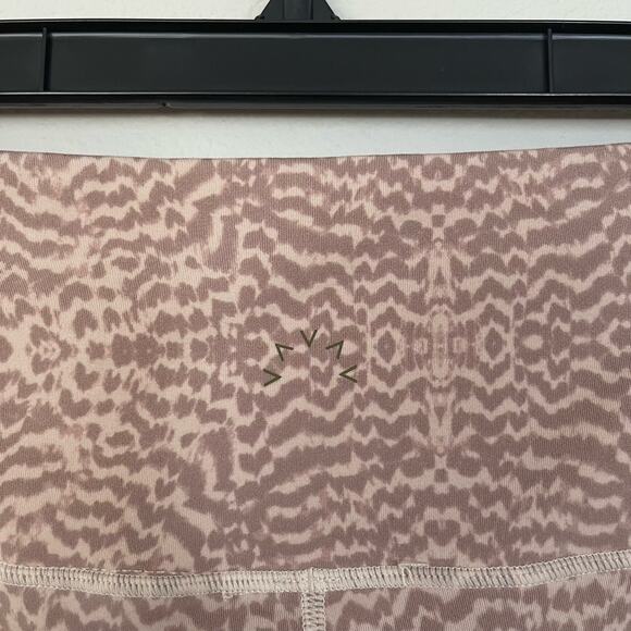 Varley Duncan Leggings Rose Feather Print Neutral (Size S) - Picture 5 of 7
